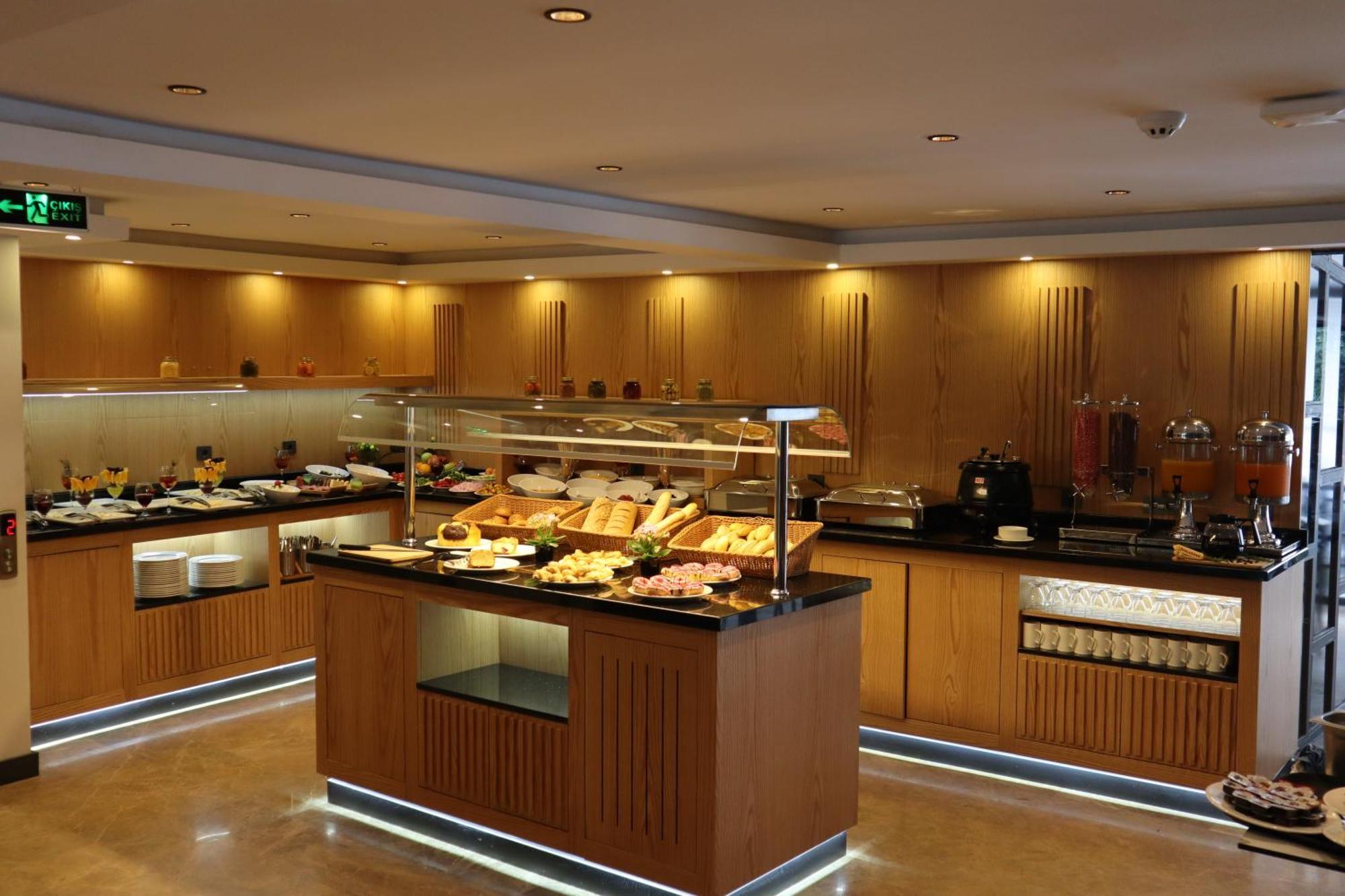Days Inn By Wyndham Istanbul Arnavutkoy Istambul Exterior foto